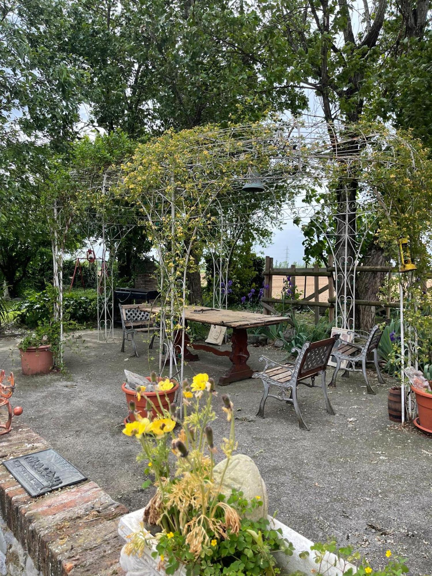 B&B La Cascina Di Alice Castiglione Delle Stiviere Exteriör bild